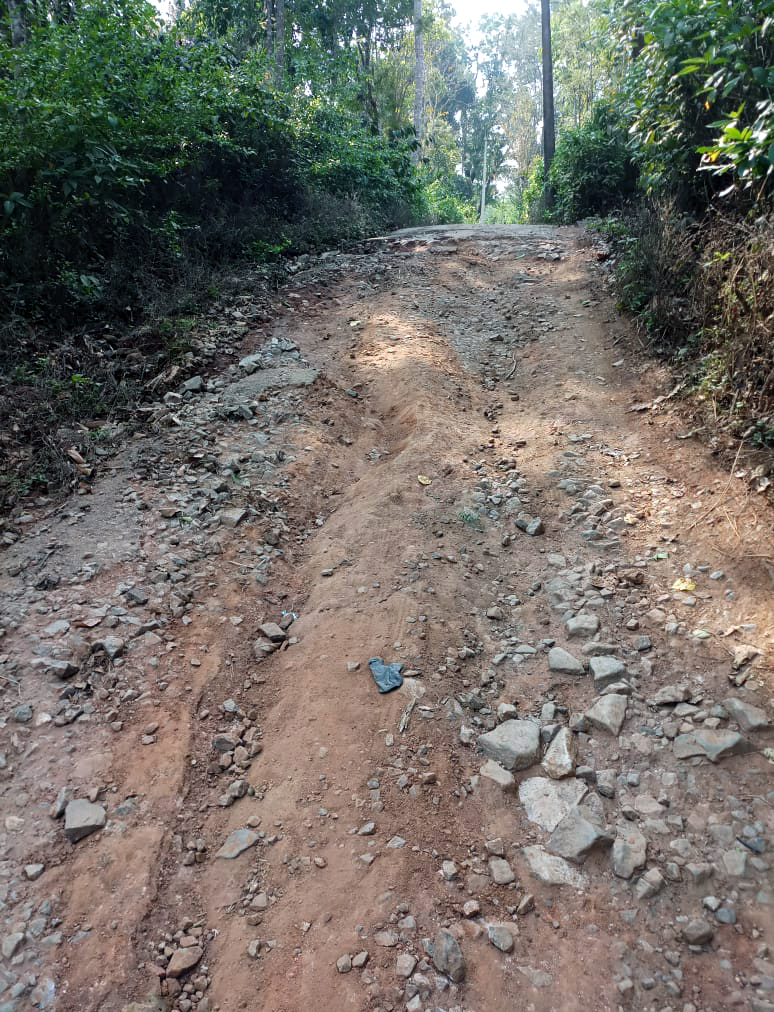 ಮಡಿಕೇರಿ: ಬಿಳಿಗೇರಿ ರಸ್ತೆ ಅವ್ಯವಸ್ಥೆ; ಗ್ರಾಮಸ್ಥರ ಅಸಮಾಧಾನ